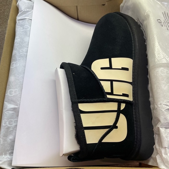 🆕 UGG Classic Ultra Mini Chopd, Black & White Size 8 - Picture 5 of 13